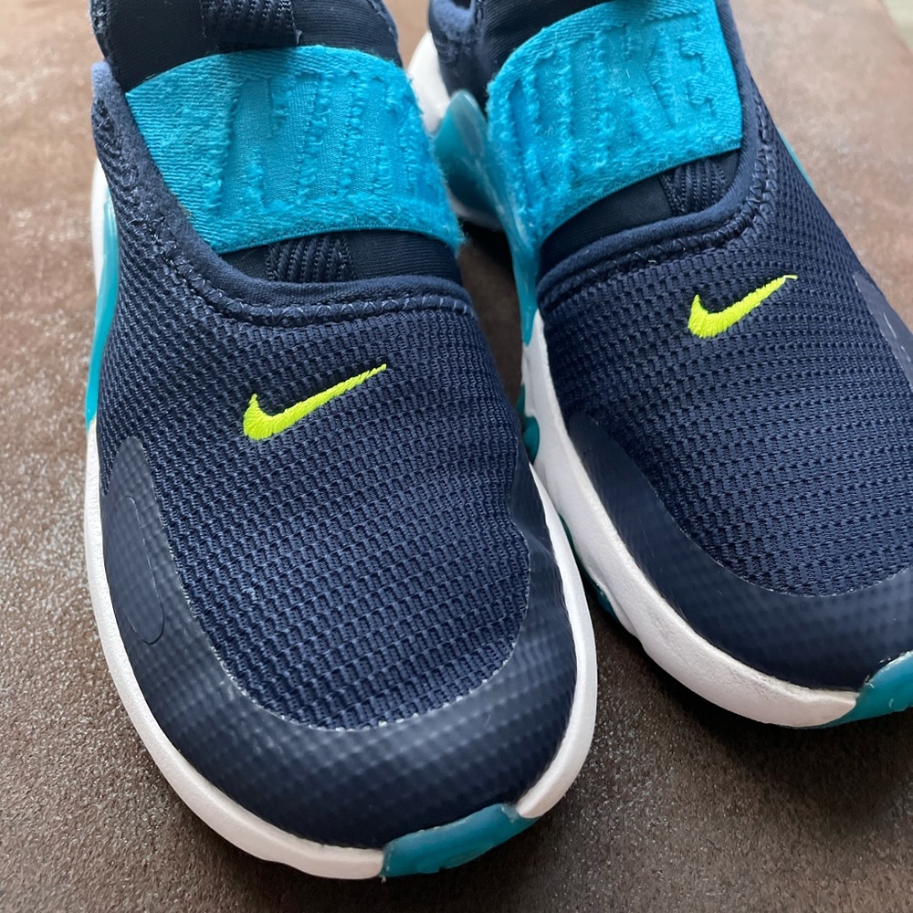 Little Boy Slip-on Nike Sneakers